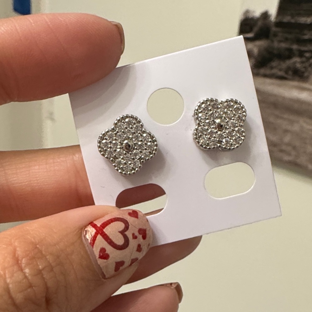 CLOVER WHITE GOLD PLATED Flower Stud Earrings